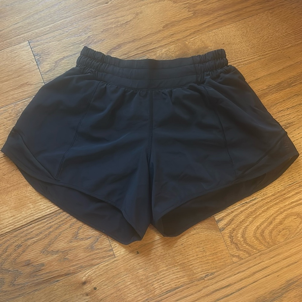 Lululemon Hotty Hots-Low rise (black)
Size 4 (4 inch)